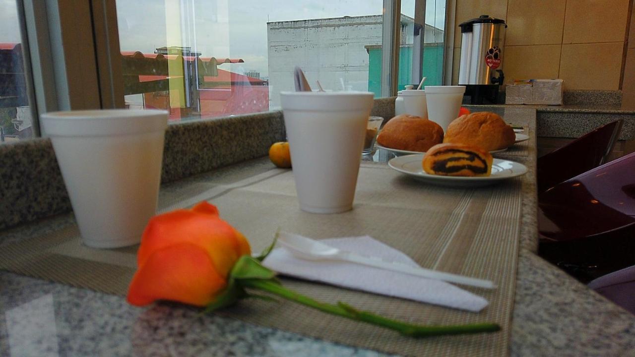 Olympus Plaza Hotel Кито Екстериор снимка
